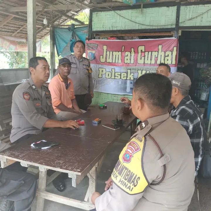 Kapolsek Hinai Bersama Personel Laksanakan Sambang dan Monitoring Kamtibmas di Desa Binaan.