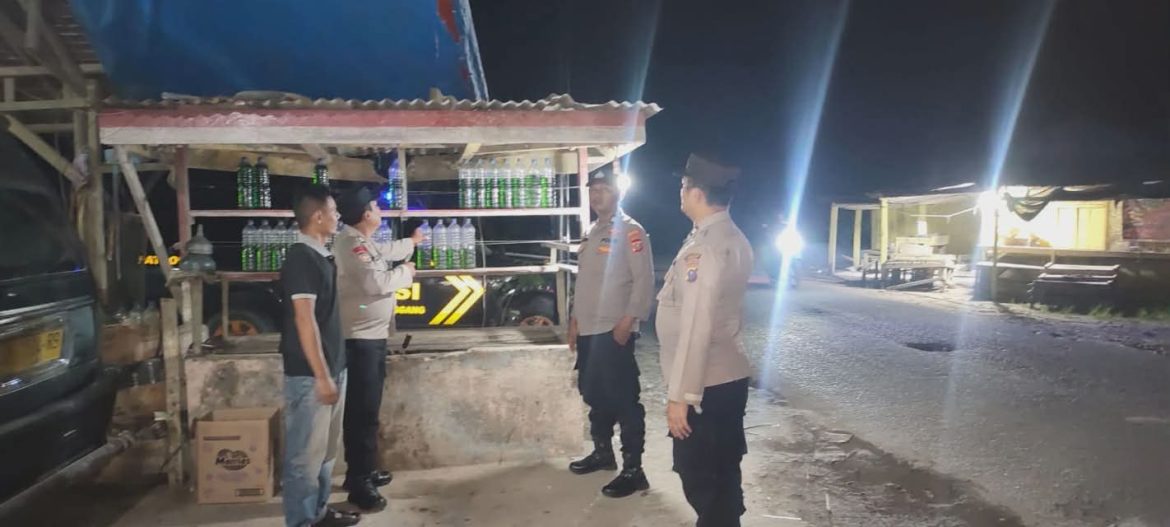 Personil Polsrk Secanggang Laksanakan Patroli Blue Lihht di Jalan Lintas Secanggang–Stabat.