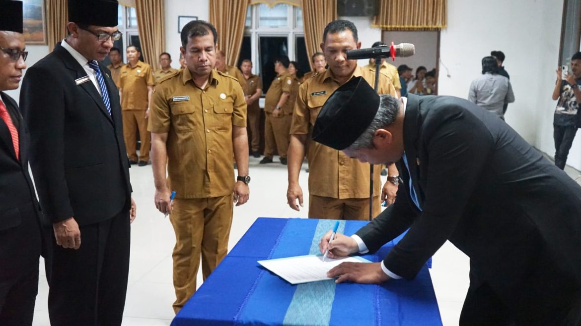 Pemkab Tapanuli Utara Lantik 17 Pejabat Administrator Dilantik Perkuat Kinerja Perangkat Daerah. 
