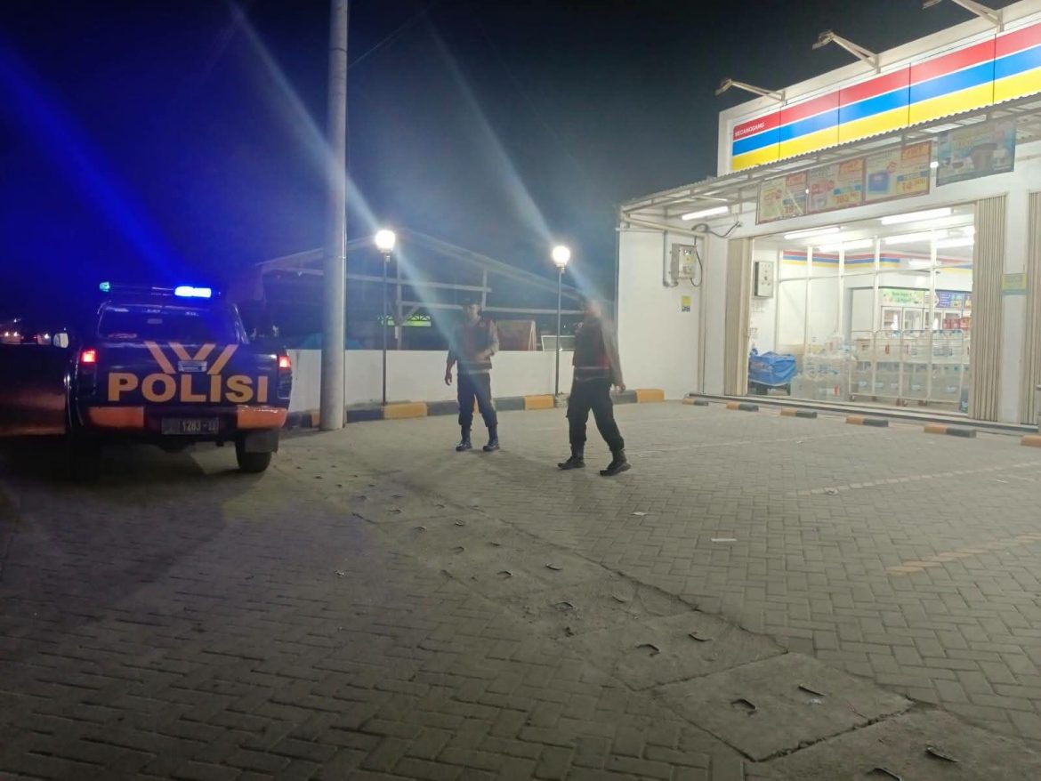 Personel Polsek Secanggang Laksanakan Patroli Blue Light untuk Antisipasi Kejahatan dan Ciptakan Kamtibmas Kondusif.