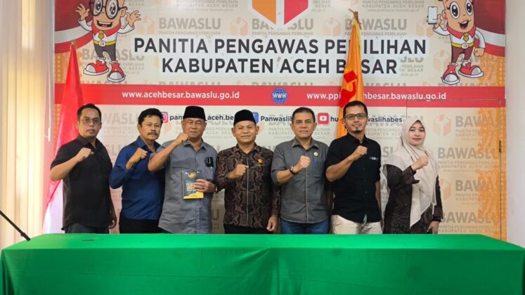 DPRD Langkat Kunjungi Bawaslu Aceh Besar, Bahas Penguatan Demokrasi dan Isu Pemilu.