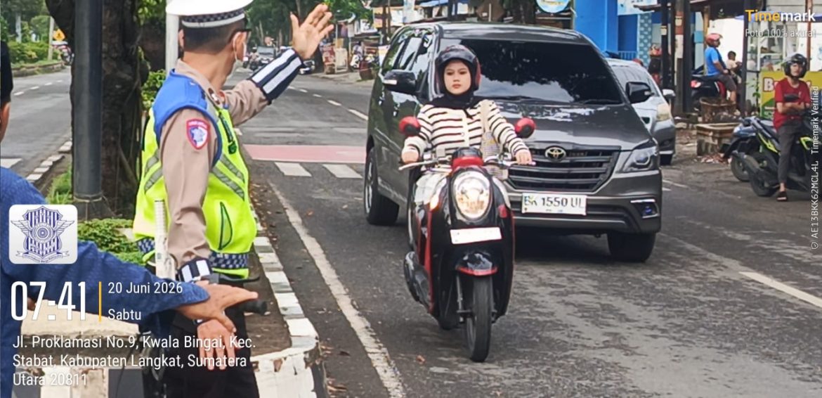 Kasat Lantas Polres Langkat Optimalkan Pengaturan Arus Lalu Lintas Demi Kelancaran Aktivitas Masyarakat.