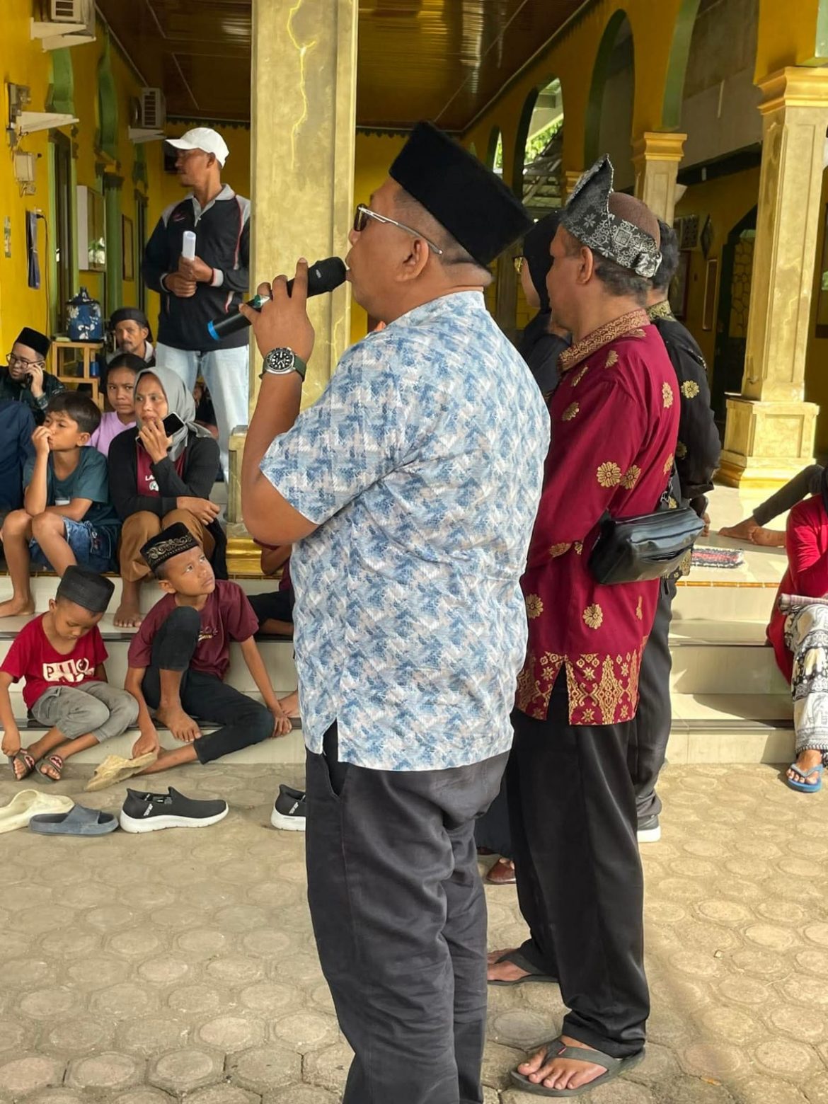 Anggota DPRD Kabupaten Langkat Fraksi Golkar Berikan Kata Sambutan pada Kegiatan Bakti Sosial Sunat Massal di Kecamatan Bahorok.