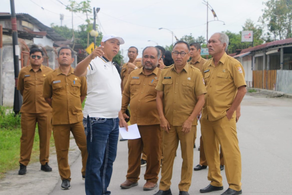 Bupati Taput Tinjau Penataan Taman Kota dan Kawasan Perkantoran