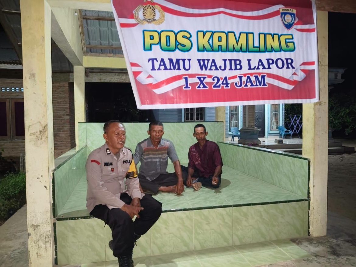 Bhabinkamtibmas Desa Telaga Jernih Polsek Secanggang Laksanakan Patroli dan Monitoring Pos Kamling di Dusun Paret Ibus.