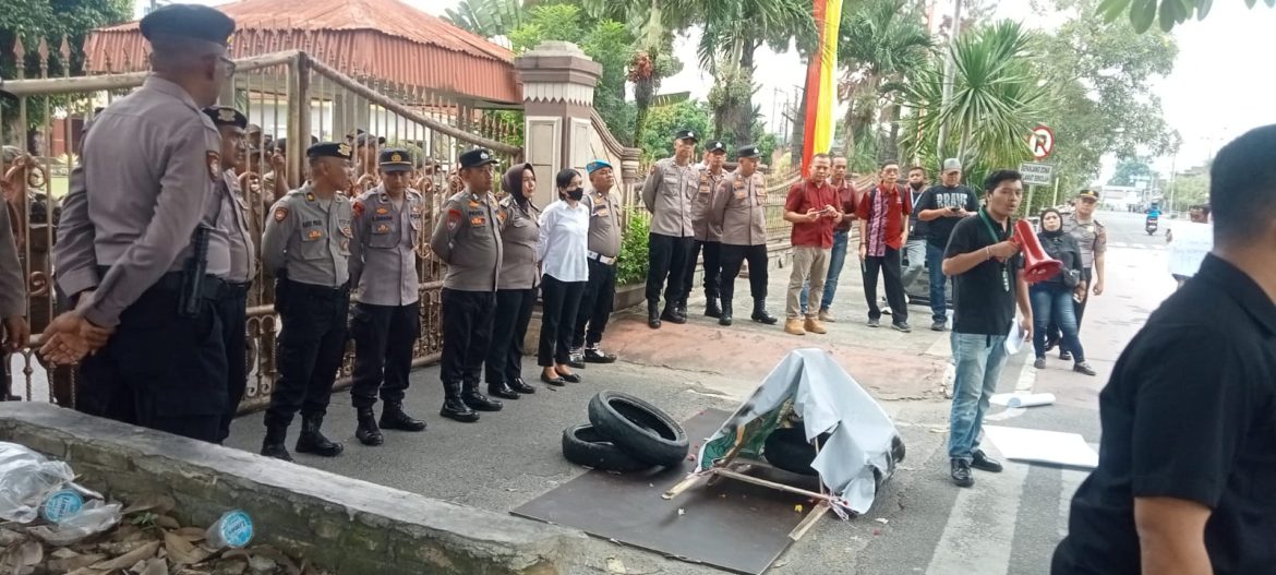 HMI Tebing Tinggi Desak Pemerintah Hentikan Pemborosan APBN dan Turunkan Harga BBM