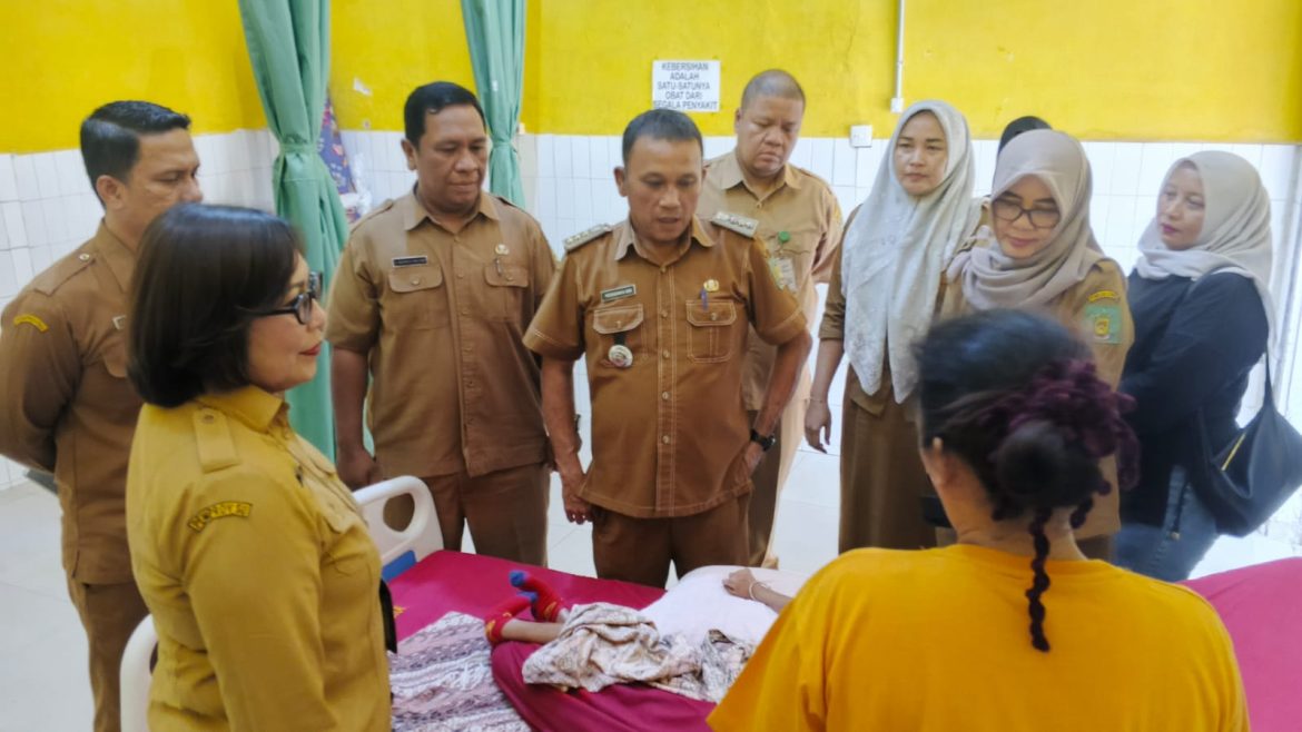 Bupati Langkat Beri Bantuan Kepada Elsa Warga Desa Suka Mulia Yang Mengidap Osteomielitis.