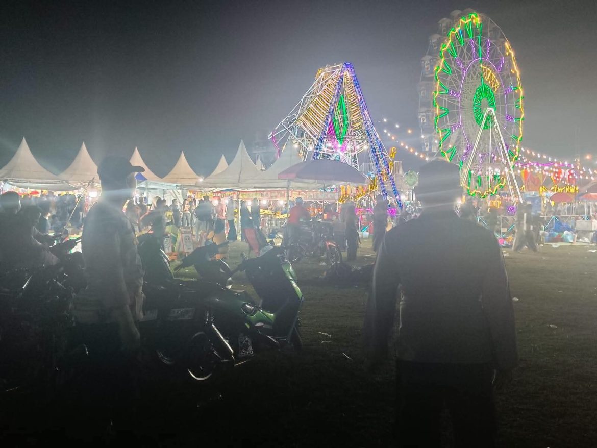 Personil Polsek Secanggang Laksanakan Giat Patroli Blue Light di Pasar Malam Pasar Xll Guna Mencegah Terjadinya TiSecanggang, Langkat.ndak Kejahatan.