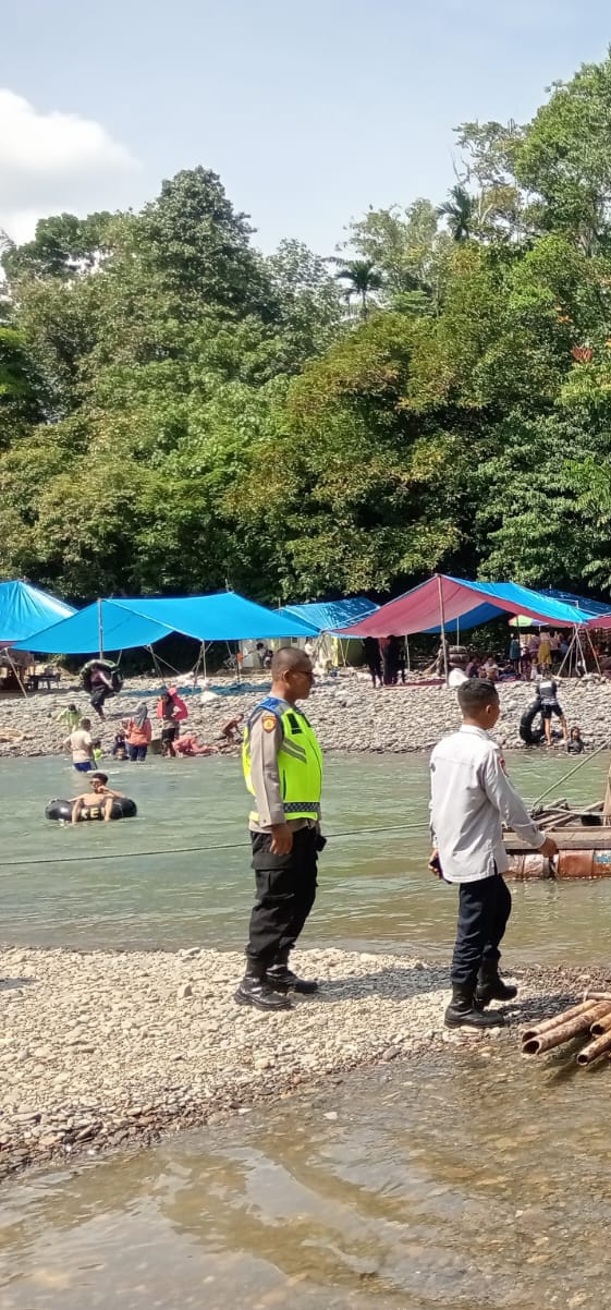 Patroli Humanis di Eko Wisata Tangkahan, Polsek Padang Tualang Imbau Pengunjung Utamakan Keselamatan.