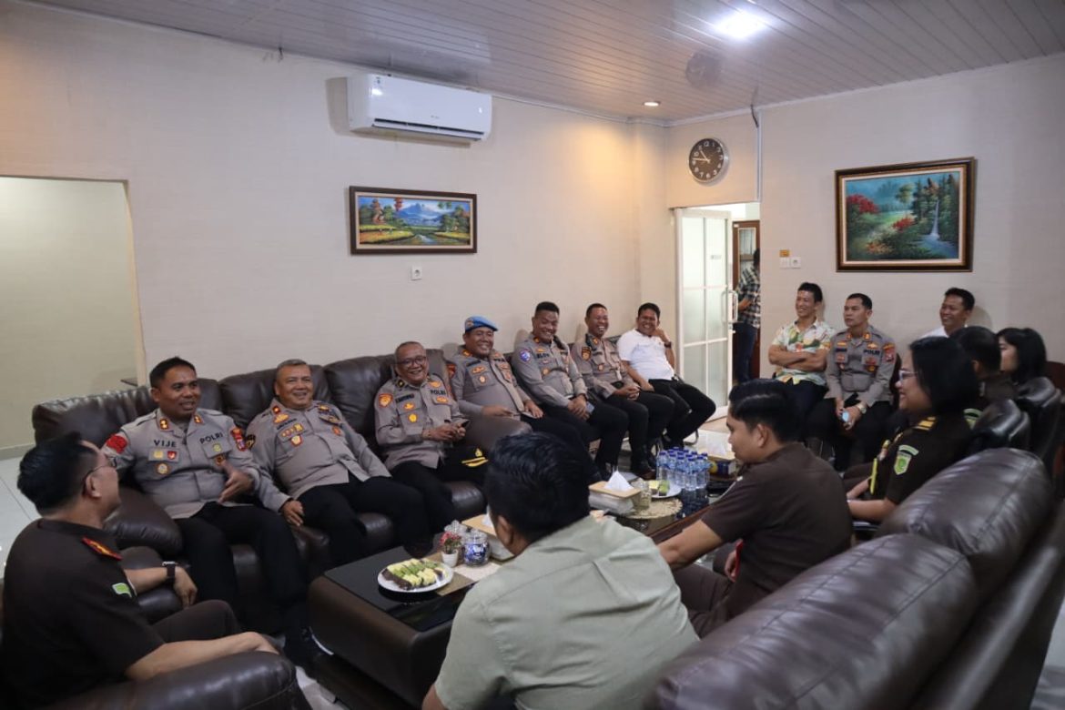 Tak Sekadar Silaturahmi, Kapolres Toba Sambangi Kejari , Tunjukan Koloborasi Kuat dan Solid Antar Penegak Hukum