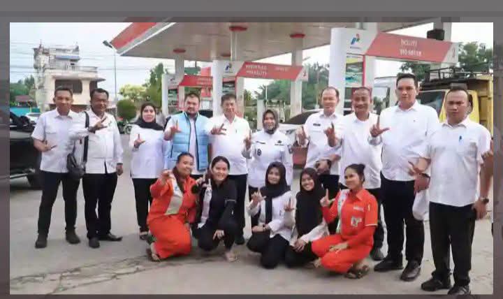 Plt. Bupati Tiorita Tinjau Ketersediaan BBM di SPBU Stabat, Gerak Cepat Atasi Antrean BBM di Langkat.