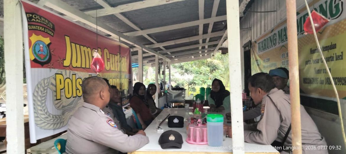 Personil Polsek Secanggang Laksanakan Jum’at Curhat Sekaligus Copy Morning Bersama tokoh Masyarakat Wilayah Hukum Polsek Secanggang.