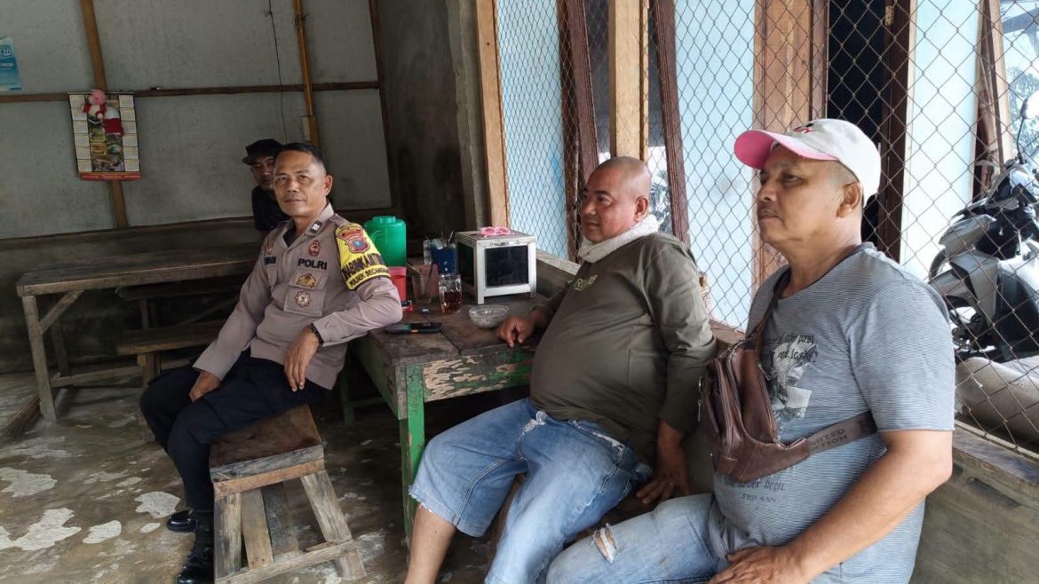 Bhabinkamtibmas Desa Tanjung Ibus Polsek Secanggang Laksanakan Sambang Desa Dan Tatap Muka Dengan Warga Dusun-X Pematang Bulu.