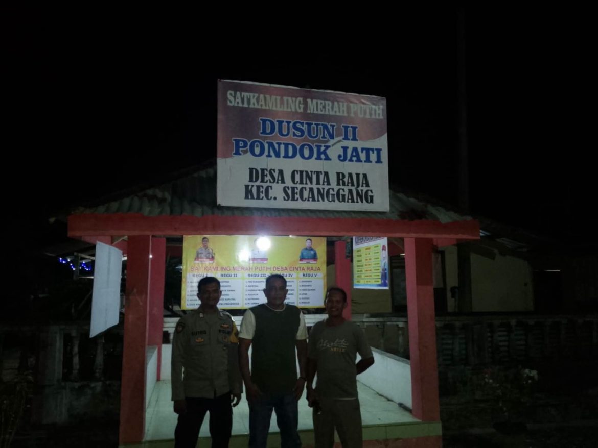Bhabinkamtibmas Desa Cinta Raja Laksanakan Patroli dan Monitoring Pos Kamling, Ajak Warga Tingkatkan Kewaspadaan.