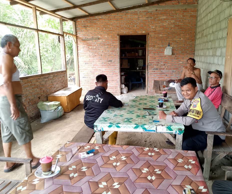 Bhabinkamtibmas Desa Kebun Kelapa Laksanakan Sambang Desa dan Tatap Muka Bersama Warga.