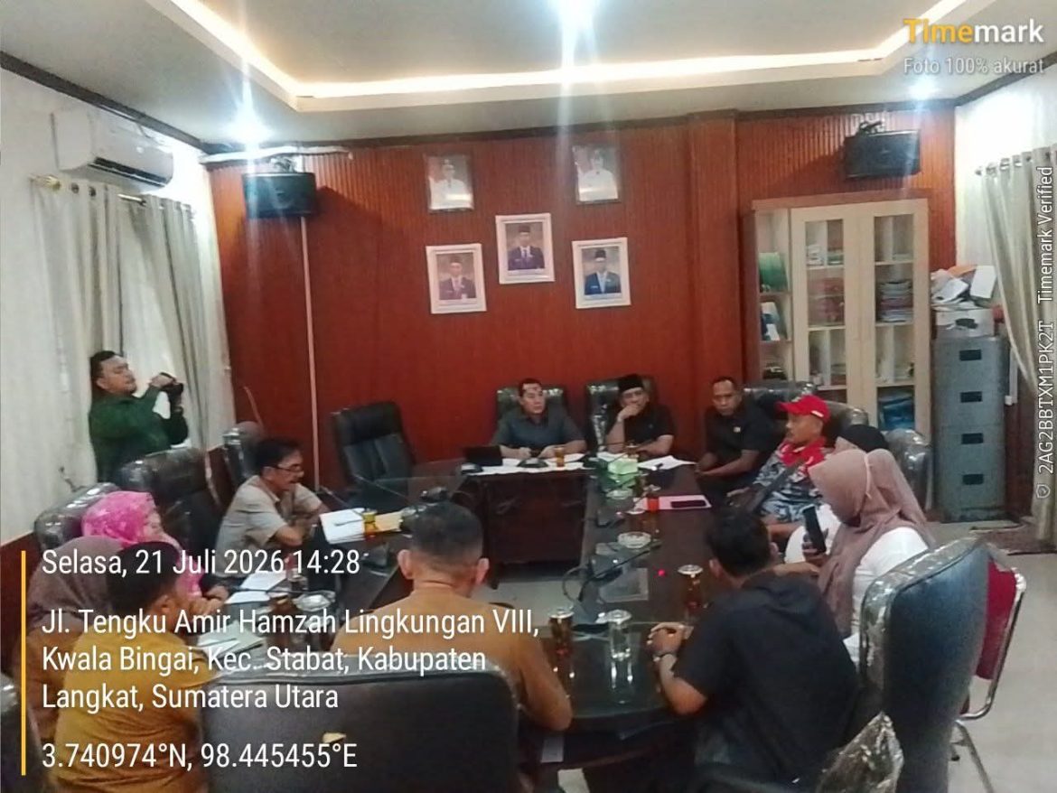 Ketua DPRD Langkat Bersama LSM GMAS DPD Langkat dan Anggota Komisi IV DPRD Langkat Usai RDP Bahas Dugaan Limbah PT CCMO.