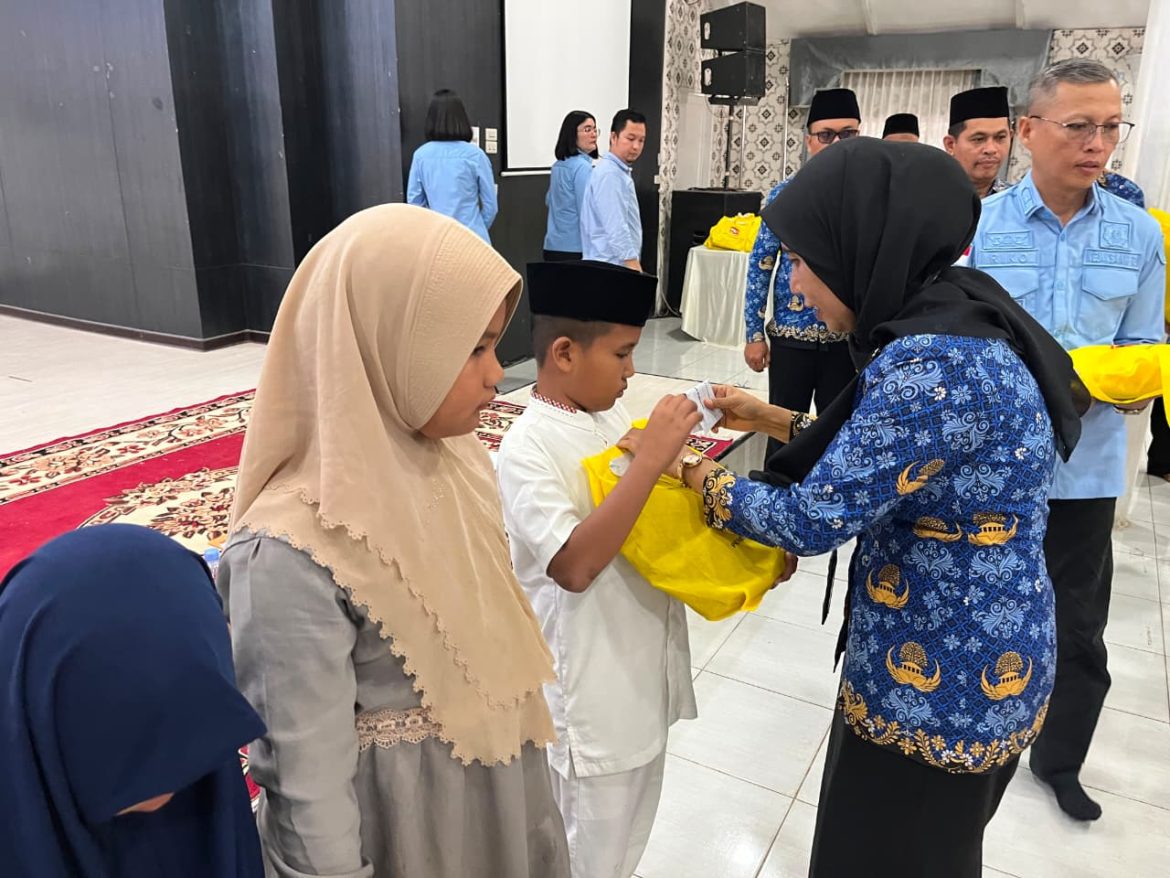 Pemko Tanjungbalai Serahkan 90 Seragam Sekolah dan 20 Alat Bantu Bagi Penyandang Disabilitas