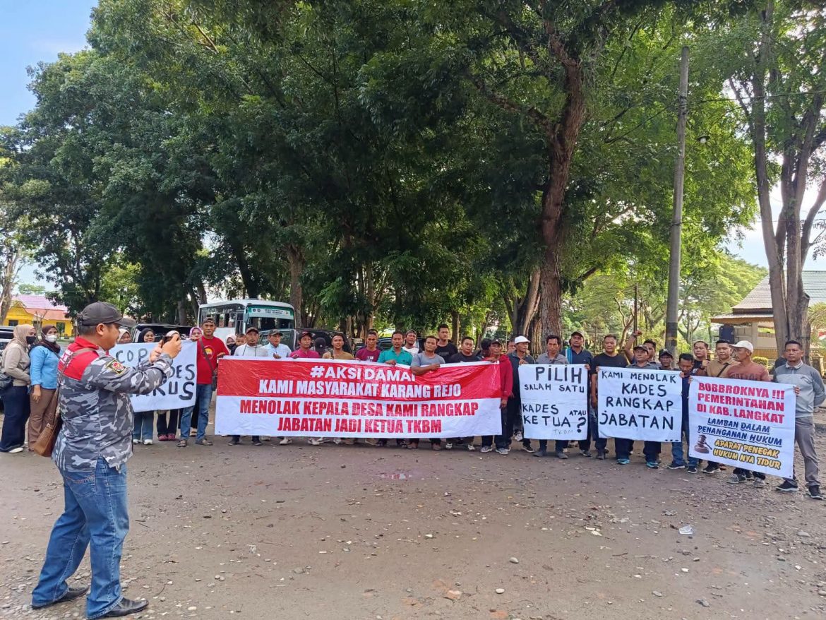 Aksi Damai Jilid ll Warga Desa Karang Rejo Di Kantor Bupati Langkat.