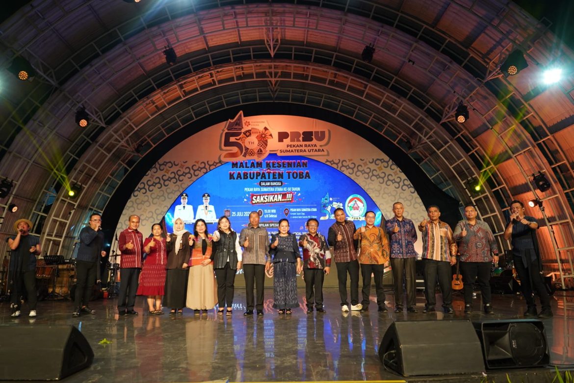 Malam Kesenian Kabupaten Toba Harmonisasi Keunggulan Produk Daerah 