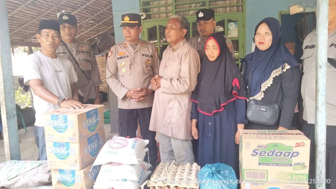 Kapolsek Secanggang Salurkan Bantuan Sosial kepada Keluarga Korban Anak Tenggelam.