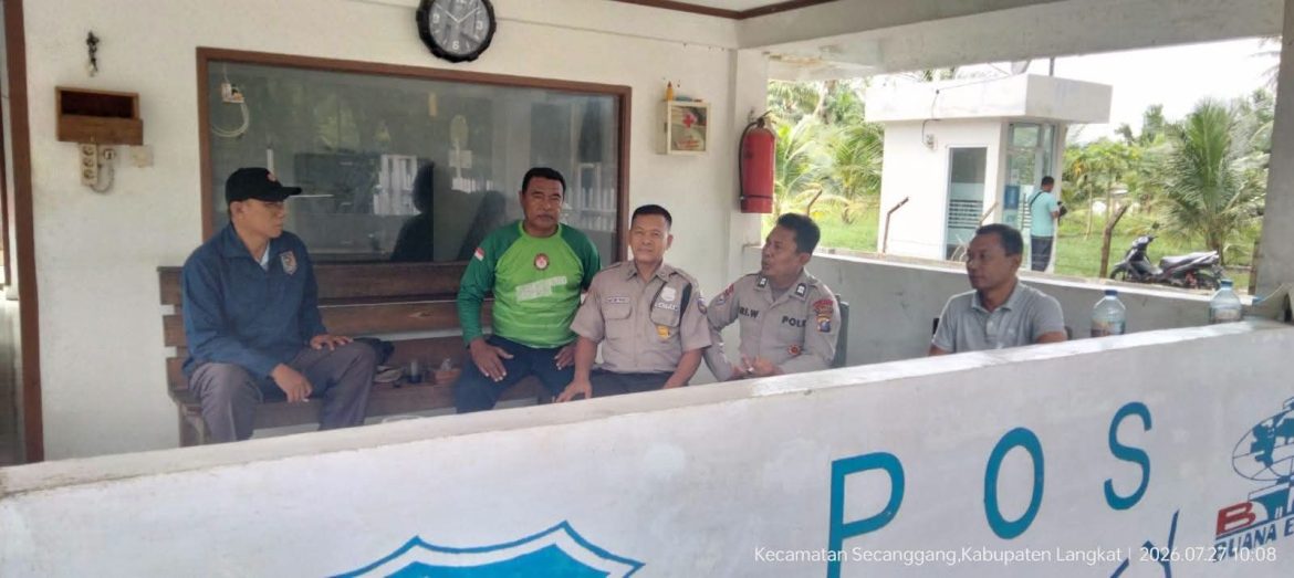 PS Kanit Binmas Polsek Secanggang Laksanakan Sambang dan Tatap Muka dengan Security PT Buana Estate.