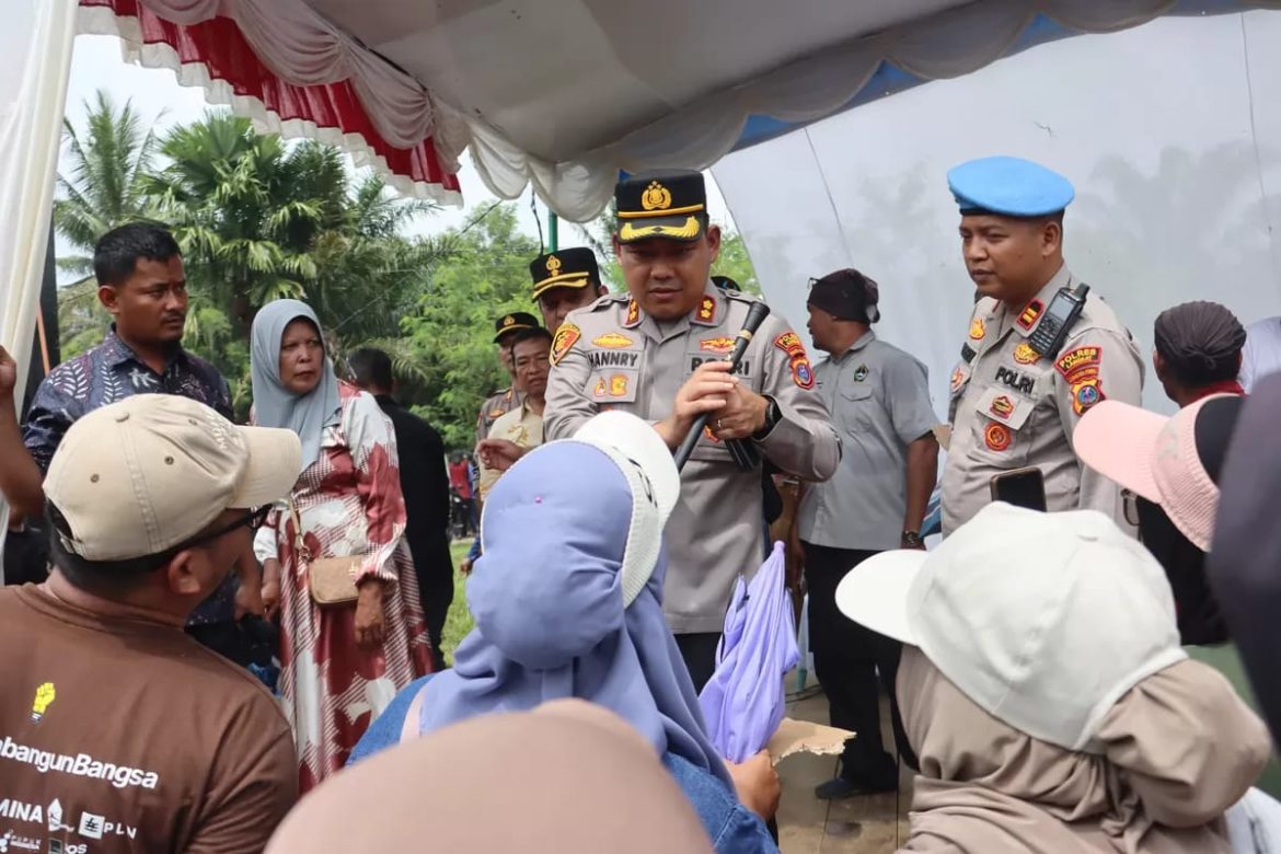 Kapolres Langkat Hadiri Aksi Penyampaian Aspirasi Korban Banjir Besitang, Polri Kawal Aspirasi Masyarakat Secara Humanis.