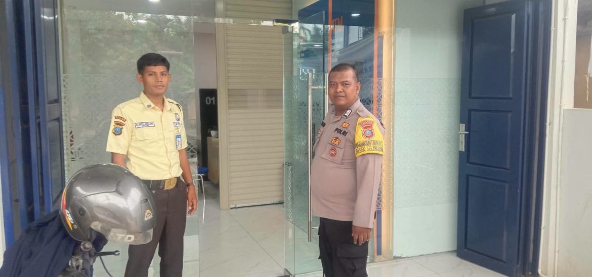 Bhabinkamtibmas Desa Suka Mulia Sambang Dan Patroli di Objek Vital Bank BRI Unit Secanggang.