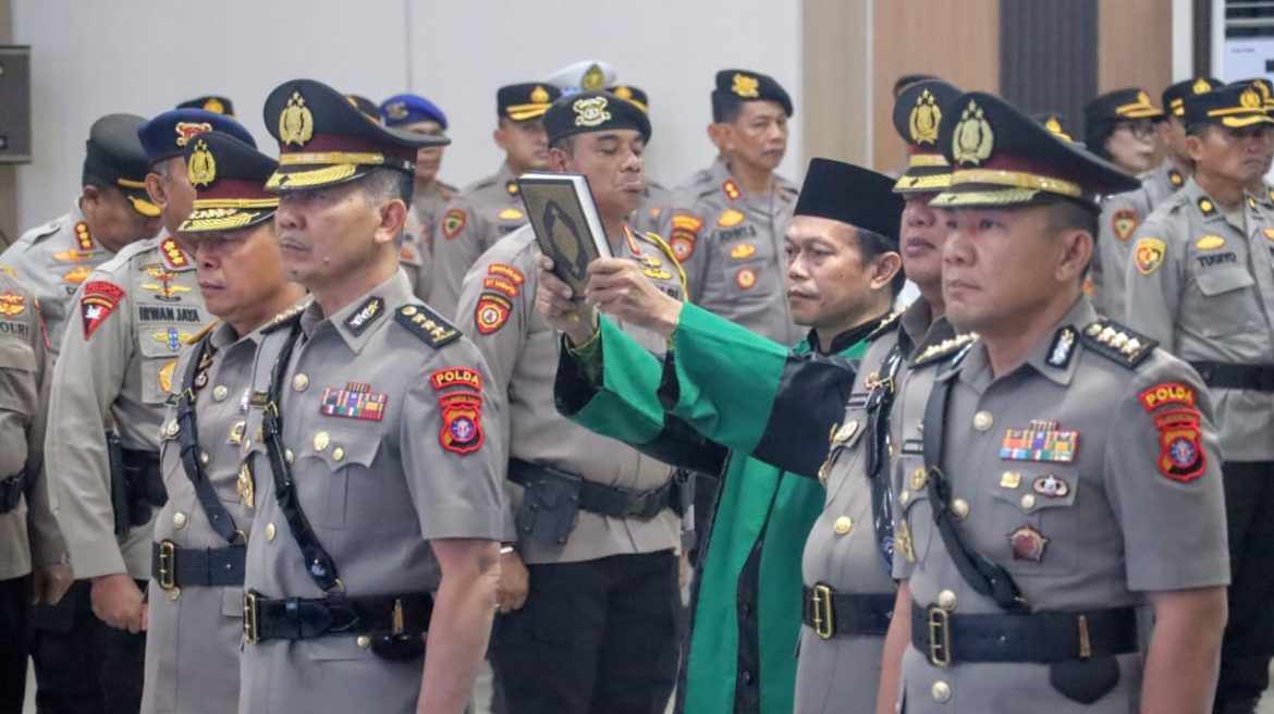 Kapolresta Palangka Raya Hadiri Sertijab Irwasda, Karo SDM serta Kapolres Kobar dan Lamandau