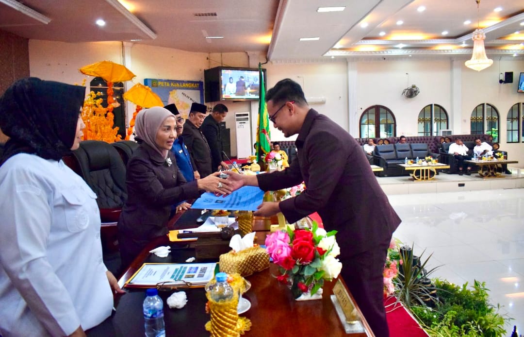 Fraksi PAN DPRD Langkat Setujui Ranperda APBD 2025, Muhammad Rizki Rifai Sampaikan Empat Catatan.