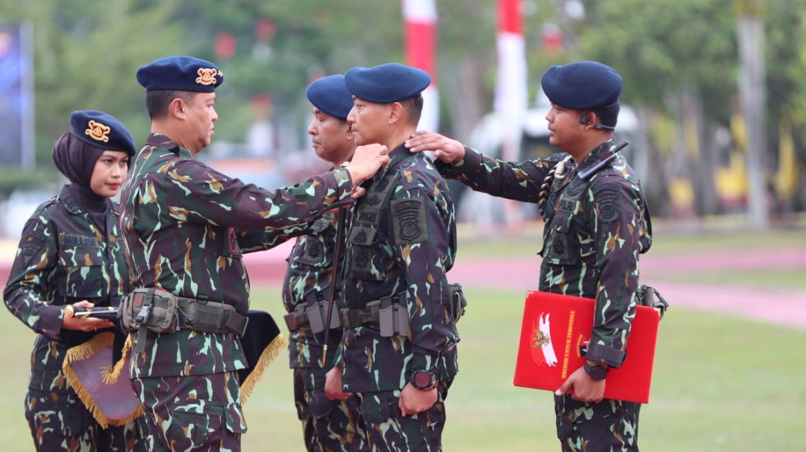 Kapolda Kalteng Pimpin Sertijab Dansatbrimob, Tongkat Komando Resmi Beralih kepada Kombes Pol. Dieno Hendro Widodo