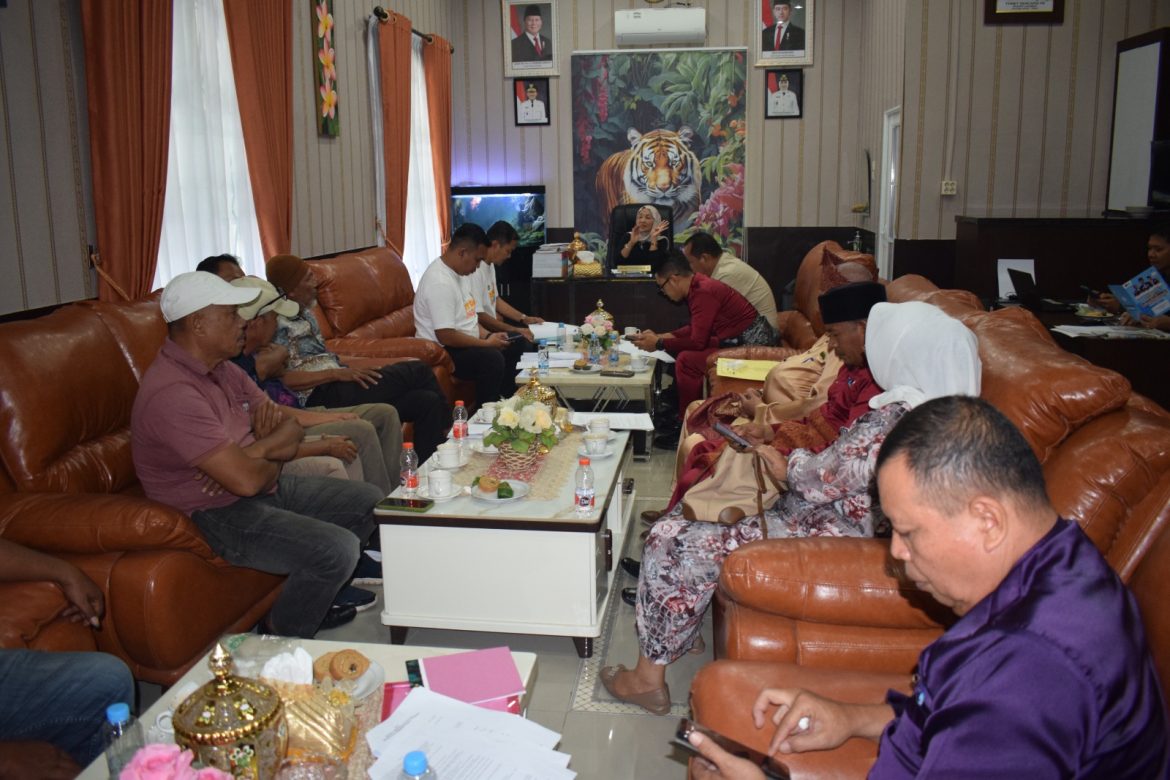 Terjawab, Keresahan Kepling Terkait Masa Jabatan dalam Audiensi Bersama DPRD Langkat.