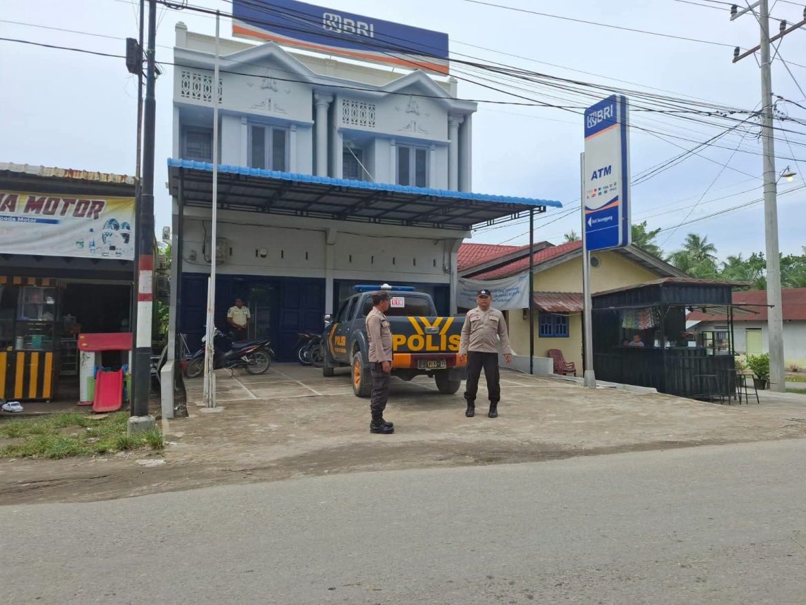 Bhabinkamtibmas Desa Secanggang Hadiri Pelantikan DPK LSM GMAS, Perkuat Sinergitas Dengan Unsur Muspika Dan Media.
