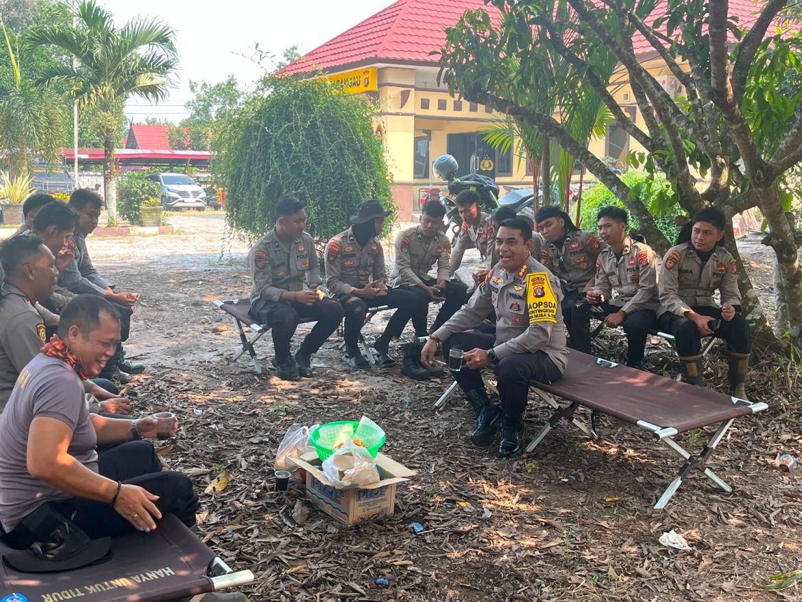 Dirsamapta Polda Kalteng Turun Langsung Motivasi Personel Padamkan Karhutla di Sebangau