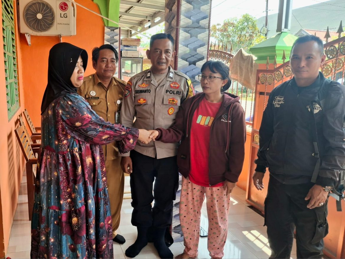 Bhabinkamtibmas Polsek Pahandut Mediasi Perselisihan Warga Menteng Berakhir Damai