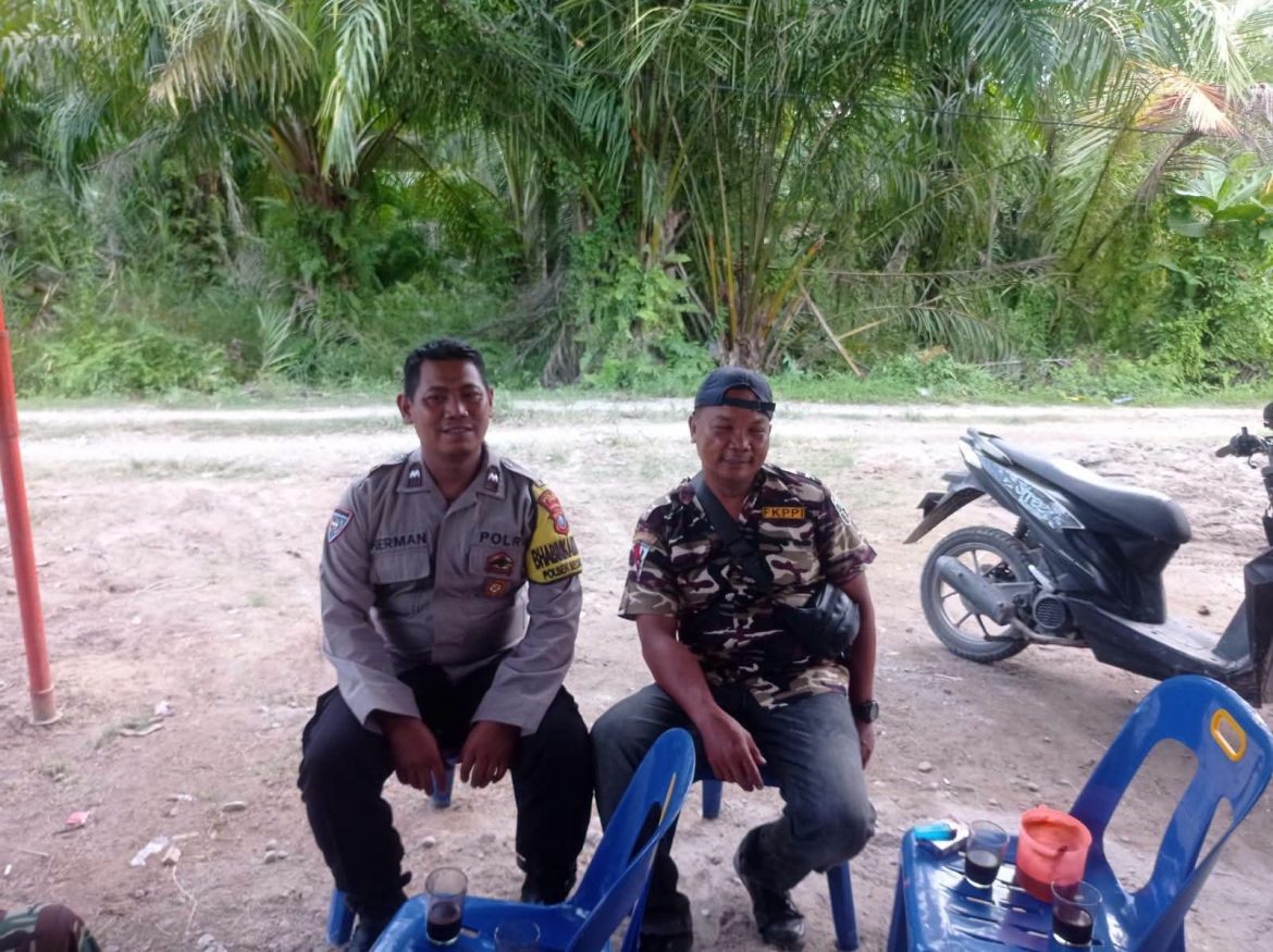 Bhabinkamtibmas Desa Pantai Gading Sambang Dan Tatap Muka Dengan Anggota FKPPI, Ajak Warga Jaga Kamtibmas.