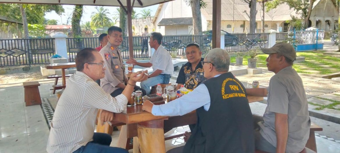 Kapolsek Secanggang Bersama Camat Secanggang Laksanakan Silaturahmi dan Sambang Kamtibmas di PT. Buana Estate.