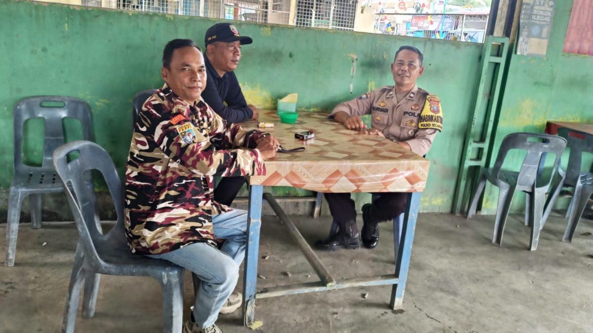 Bhabinkamtibmas Polsek Secanggang Sambangi Anggota FKPPI, Sampaikan Pesan Kamtibmas.