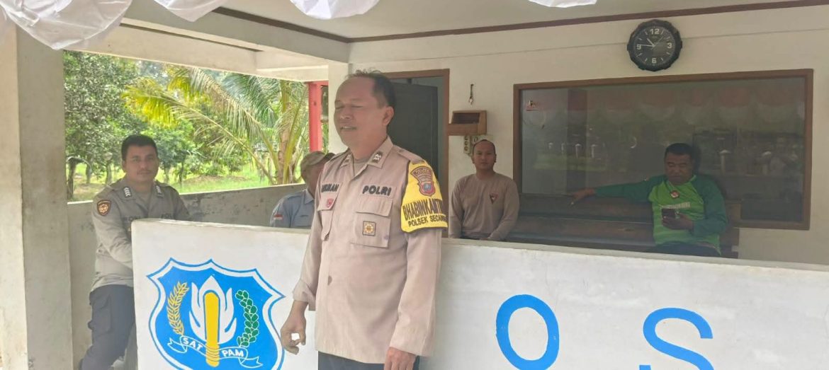 Personel  Polsek Secanggang Sambangi Security PT Buana Estate, Sampaikan Pesan Kamtibmas.