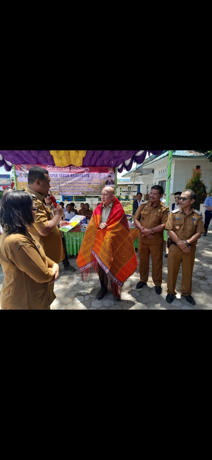 Kadis Pertanian Bersama Anggota DPR RI Komisi 1 Sabam Rajagukguk Hadiri Peletakan Batu Pertama Irigasi dan Penyerahan Alsintan