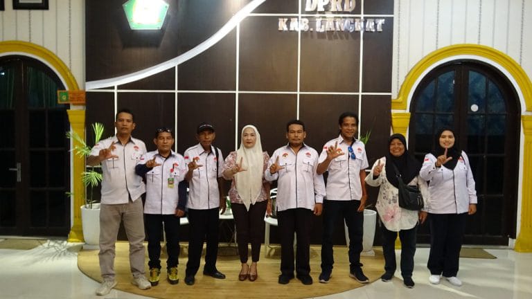 Ketua DPRD Kabupaten Langkat Sribana Perangin Angin,SE,menerima audensi Silahturahmi Persatuan Wartawan Langkat- Indonesia(PWLI)diruang kerjanya