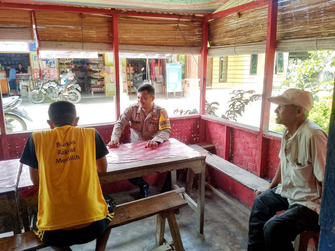 Bhabinkamtibmas Polsek Secanggang Sambangi Warga, Sampaikan Pesan Kamtibmas.