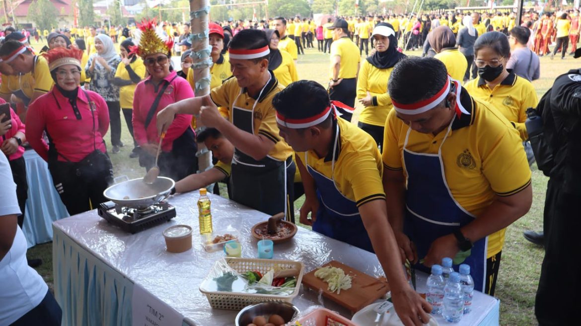 Lomba Tarik Tambang, Tangkap Bebek hingga Memasak Semarakkan HUT RI ke-81 di Polda Kalteng