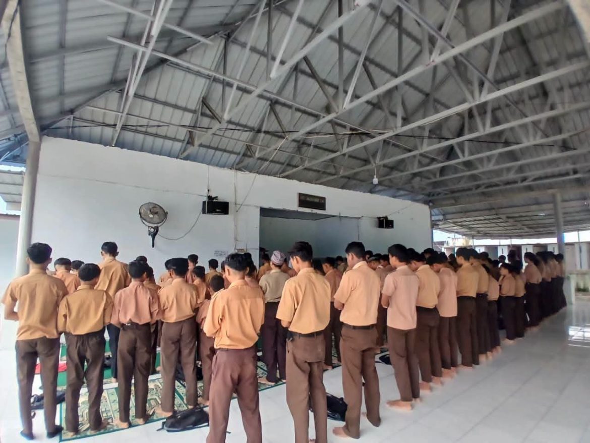 Pembekalan Pembiasaan Sholat Dhuha Berjamaah, Bentuk Penguatan Karakter Religius Siswa Yaspen Nusa Indah.