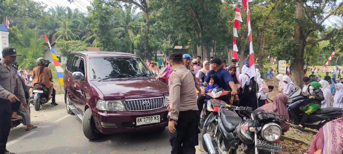 Polsek Secanggang Laksanakan Patroli dan Pengaturan Lalu Lintas Saat Upacara HUT ke-81 Kemerdekaan RI.