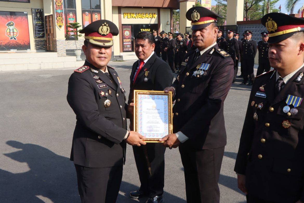 36 Personel Polres Kotim Raih Reward di HUT RI Ke-81