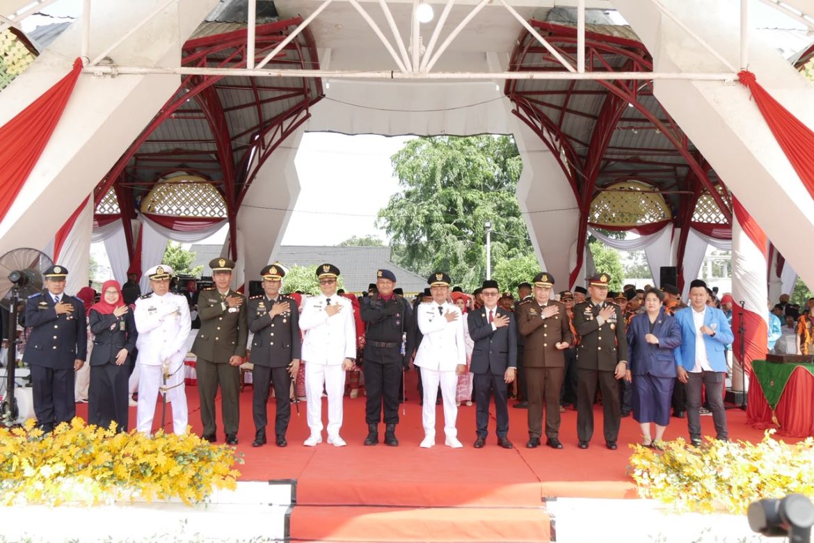 Wali Kota Tanjungbalai Pimpin Upacara Peringatan HUT Ke-81 Kemerdekaan RI Di Lapangan Sultan Abdul Jalil Rahmadsyah 