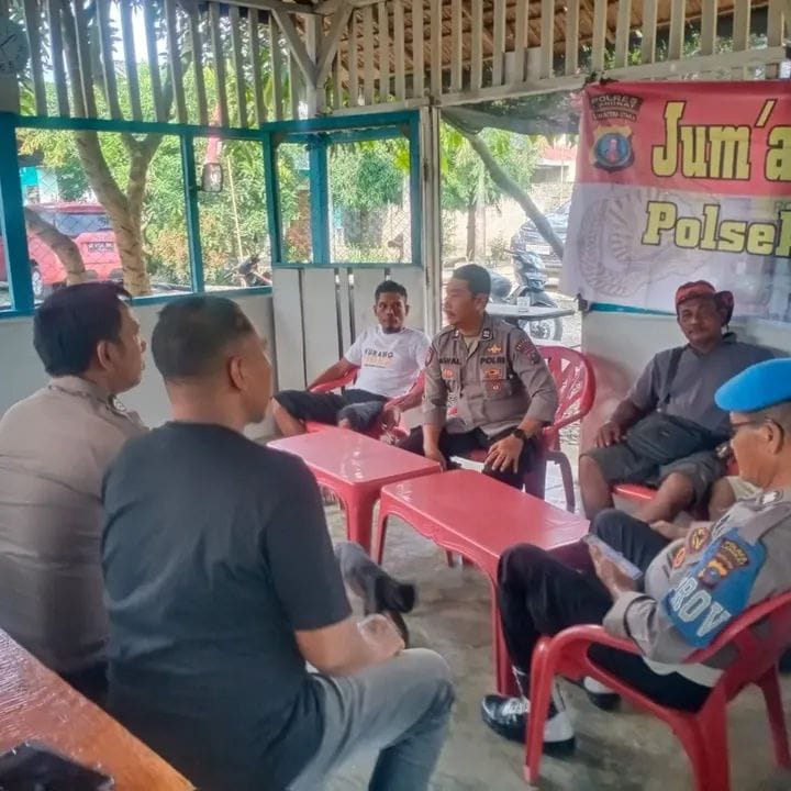 Personel Polsek Hinai Laksanakan Jumat Curhat di Dusun II Desa Tanjung Mulia.