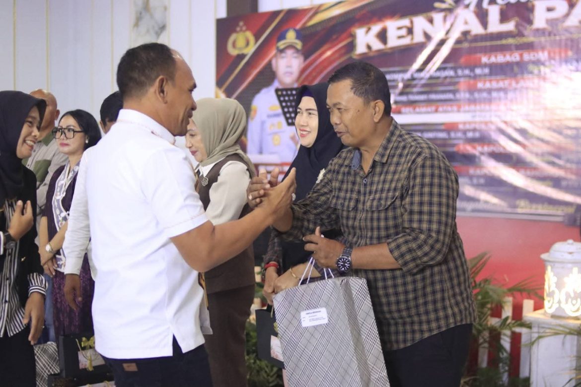 Temu Pisah Para Komandan Polres Langkat: Momen Penuh Kebahagiaan, Kekeluargaan dan Penghargaan.