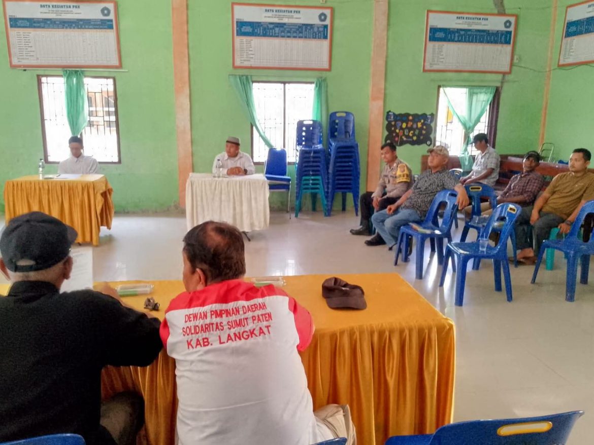 Bhabinkamtibmas Hadiri Penjaringan dan Penyaringan Perangkat Desa Kebun Kelapa Tahun 2026.