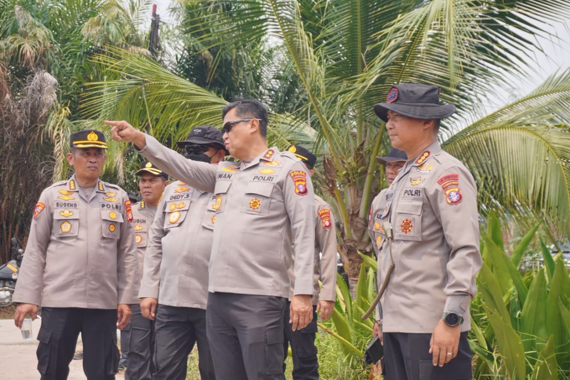 Kapolda Kalteng Bersama Personel Gabungan Pantau dan Padamkan Karhutla di Palangka Raya